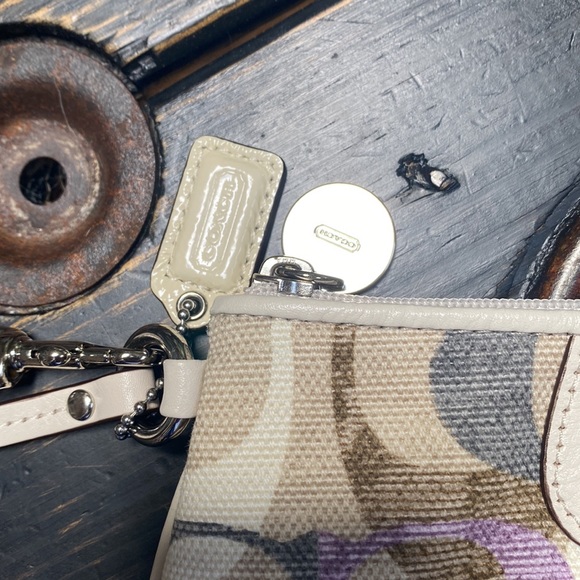 Coach Large Fabric & Leather Wristlet- Fits All Cell Phone Sizes! - Picture 4 of 11